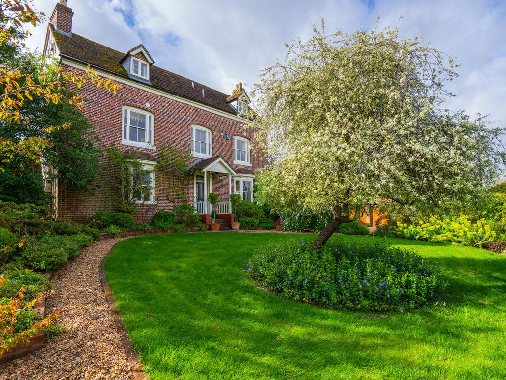 Property photo 2 of 33