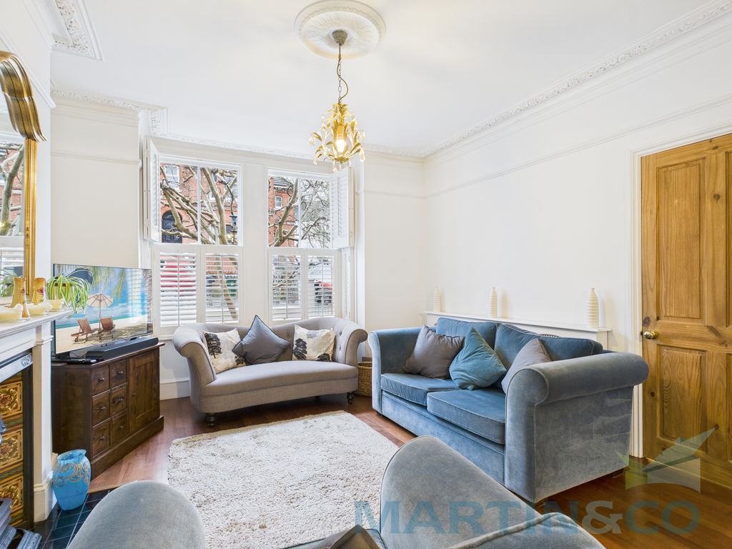 Property photo 3 of 22 Living Room Pic 3