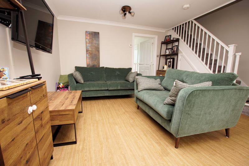 Property photo 2 of 17 Lounge