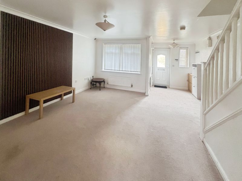 Property photo 3 of 23 Lounge