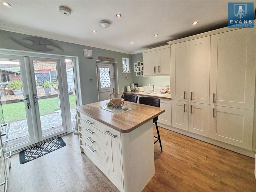 Property photo 2 of 20 Kitchen Diner