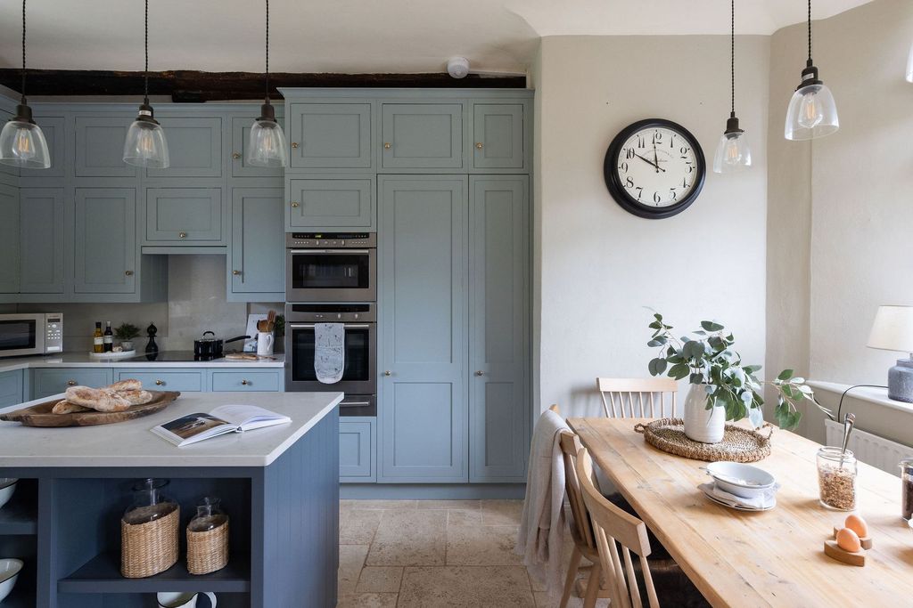 Property photo 2 of 24