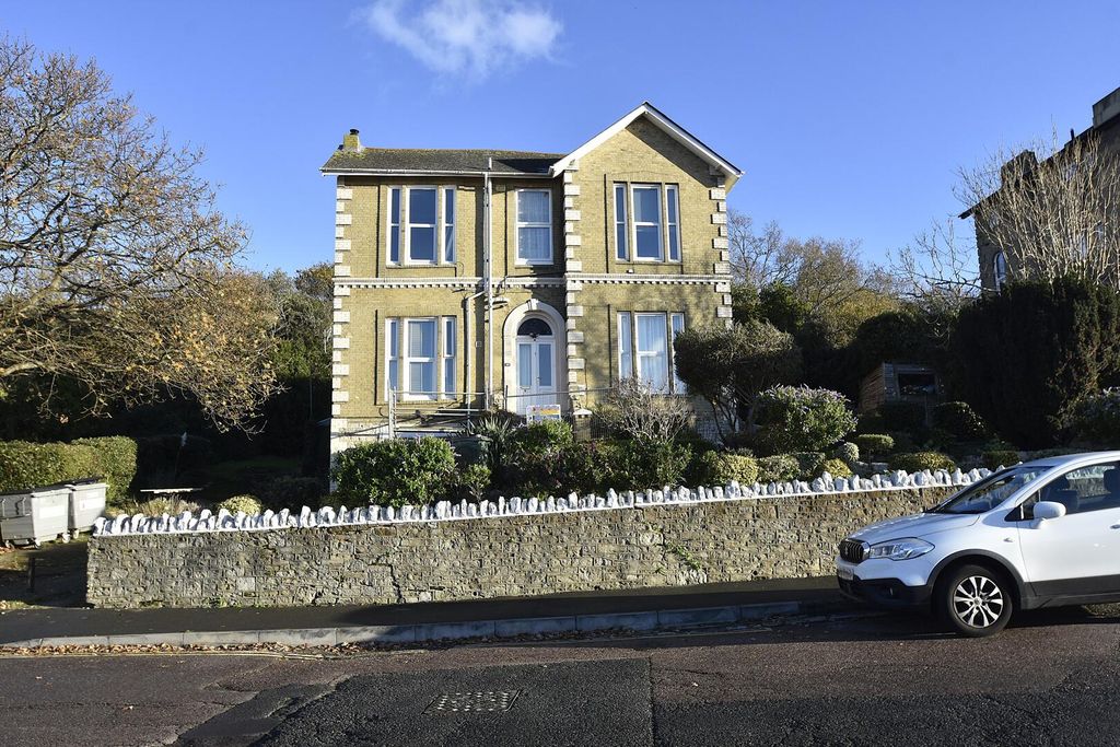 Property photo 1 of 9 Front (Exterior)