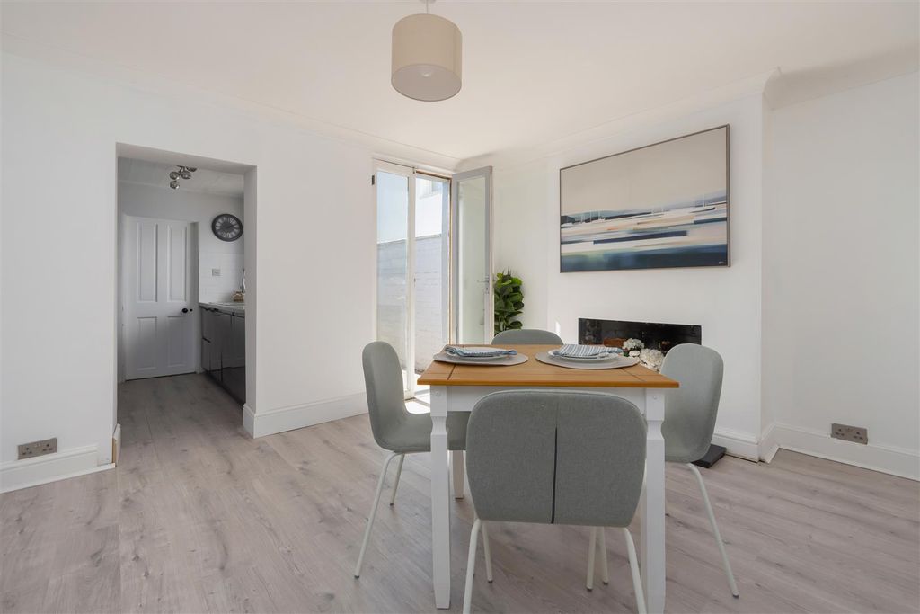 Property photo 3 of 15 Sydenham Street, Whitstable