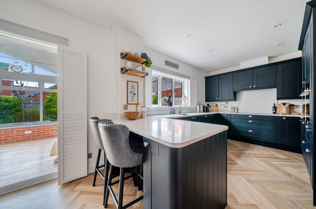 Property photo 3 of 18 Kitchen