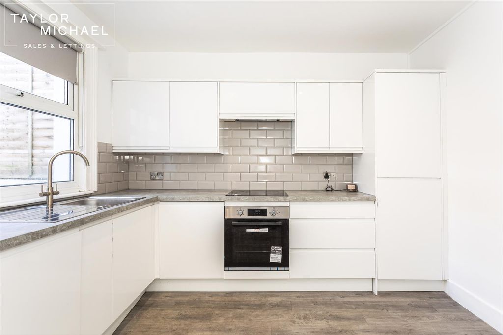 Property photo 1 of 19 Kitchen