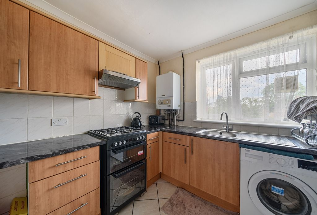 Property photo 3 of 7 1295303-15-682Ddc...