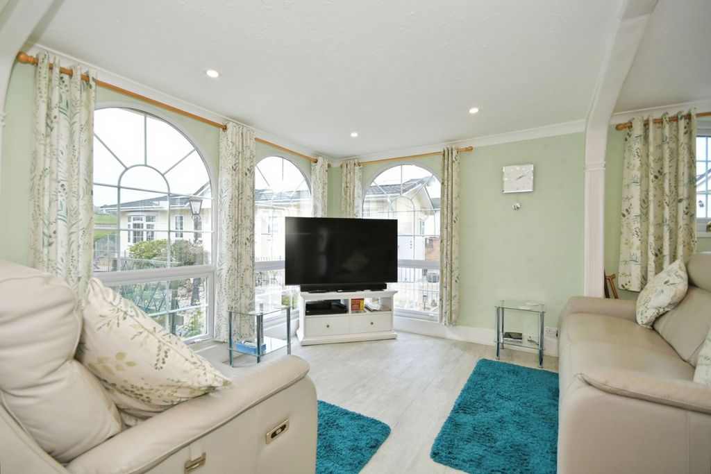 Property photo 3 of 24 Pbox-Img.Jpg