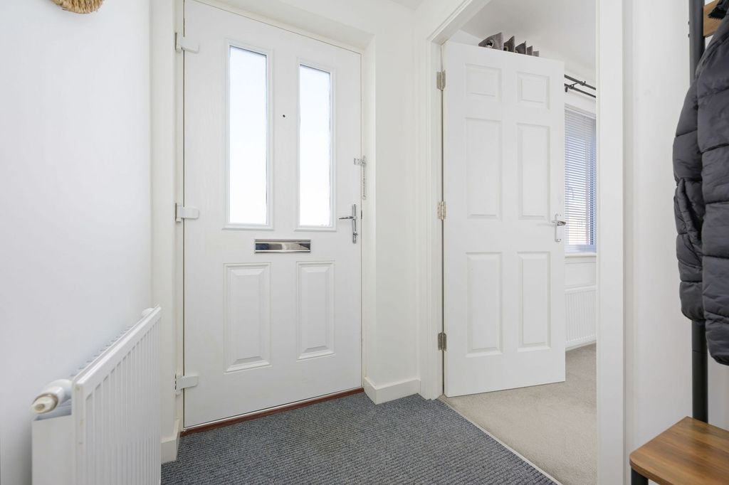 Property photo 2 of 33