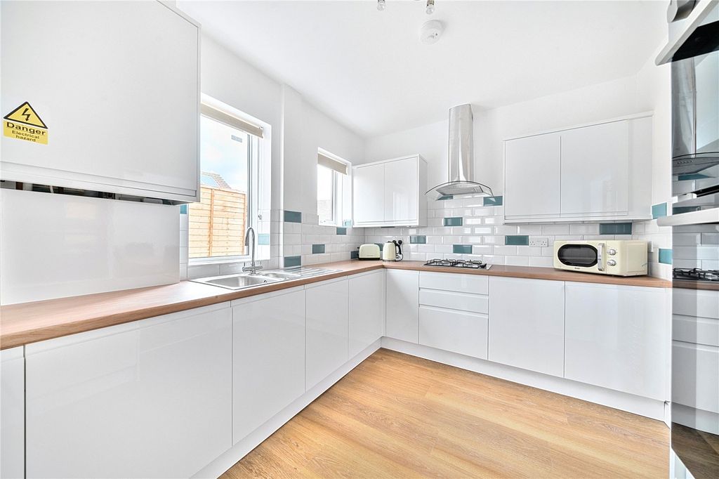 Property photo 2 of 6 Kitchen