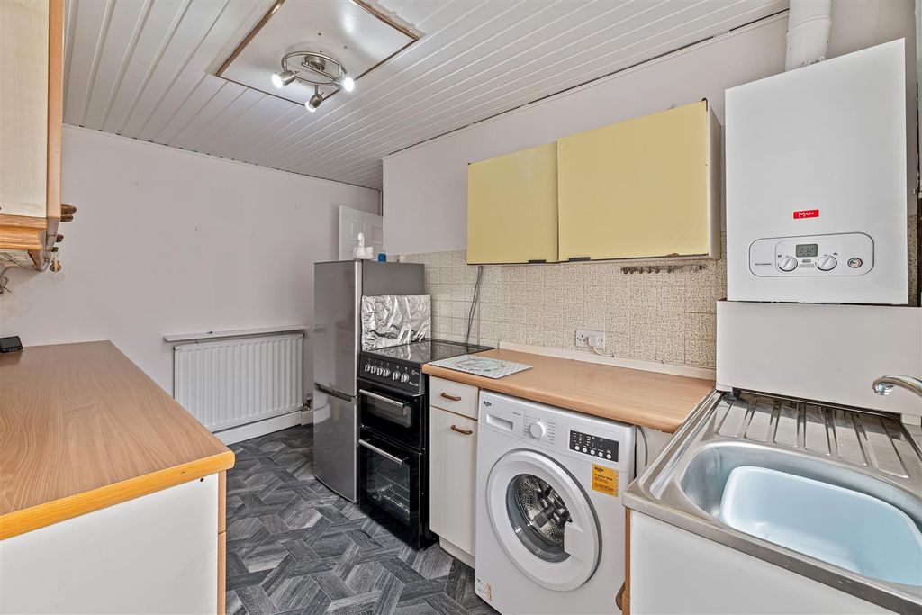 Property photo 3 of 14 Kitchen
