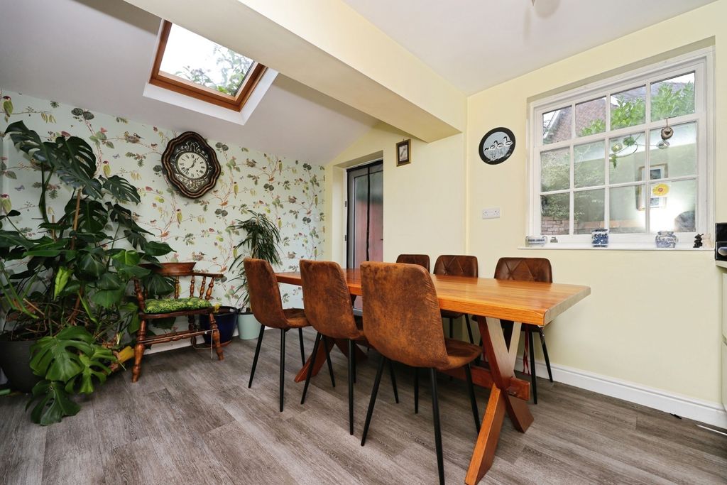 Property photo 3 of 10 Kitchen Dining Room
