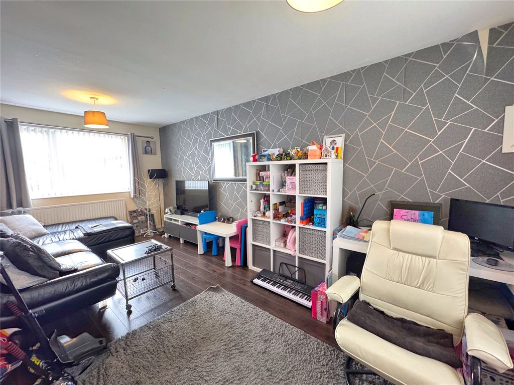 Property photo 2 of 11 Lounge