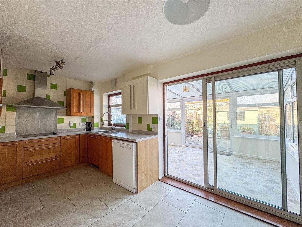 Property photo 3 of 16 Kitchen / Diner