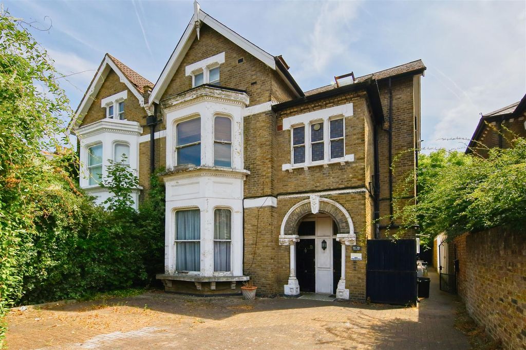 Property photo 1 of 17 15_Earlsfield_Road_Image3_20149_4 Copy.Jpg