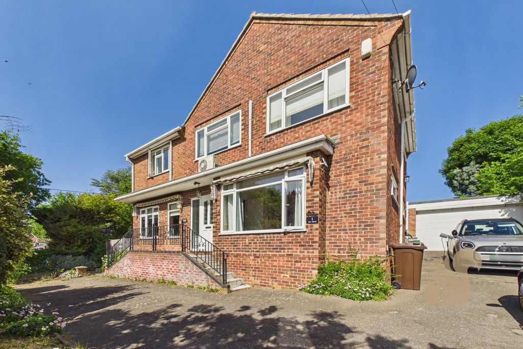 Property photo 1 of 34 Cam03877G0-Pr0369-Still038.Jpg