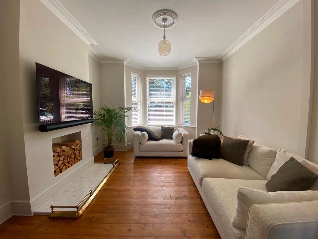 Property photo 2 of 32