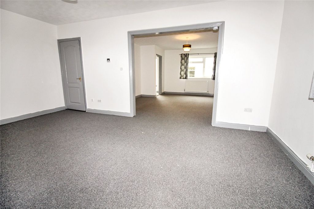 Property photo 2 of 11 Picture No. 28