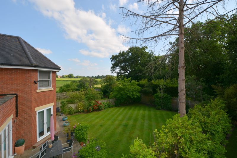 Property photo 2 of 33 Photo 53