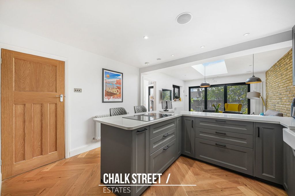 Property photo 3 of 38