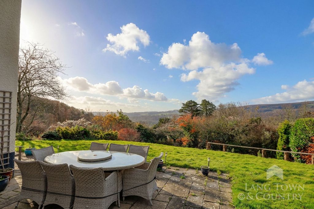 Property photo 2 of 31