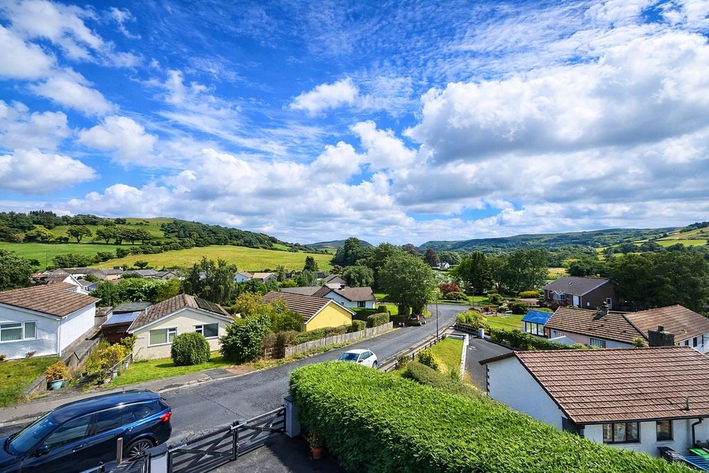 Property photo 2 of 30