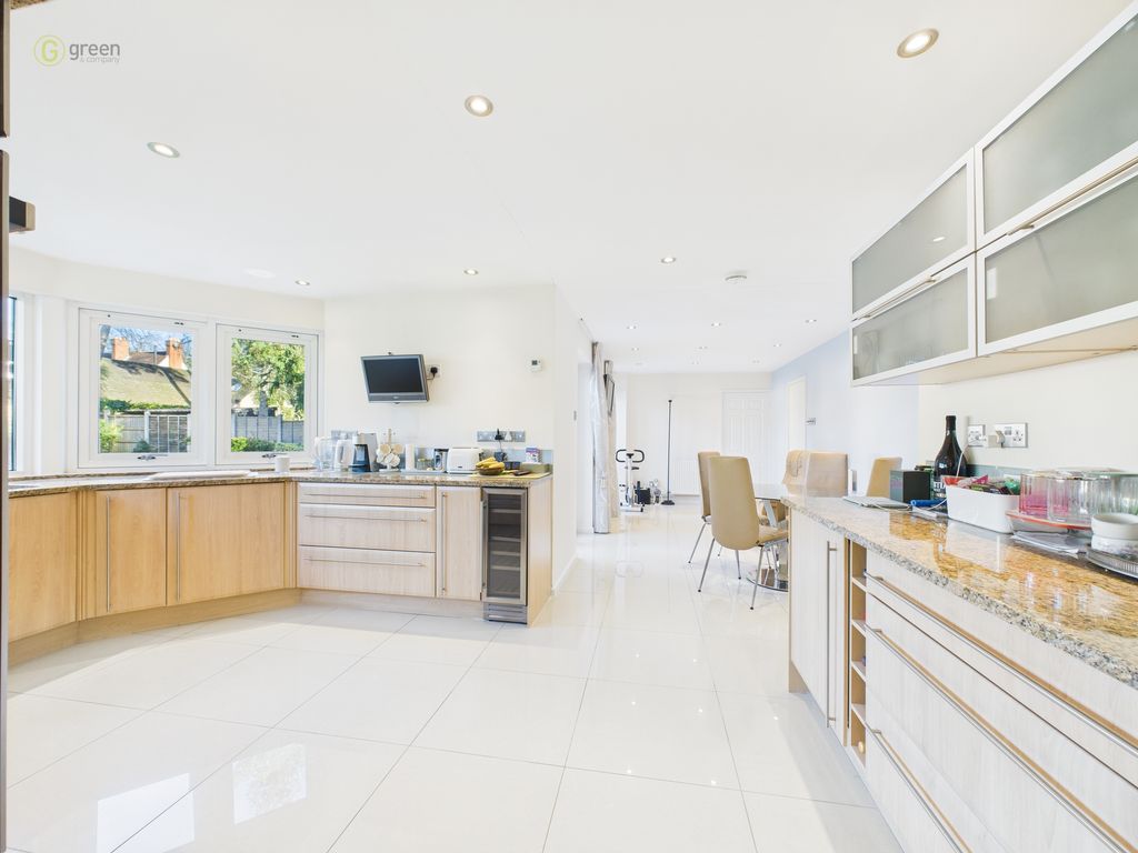 Property photo 3 of 32