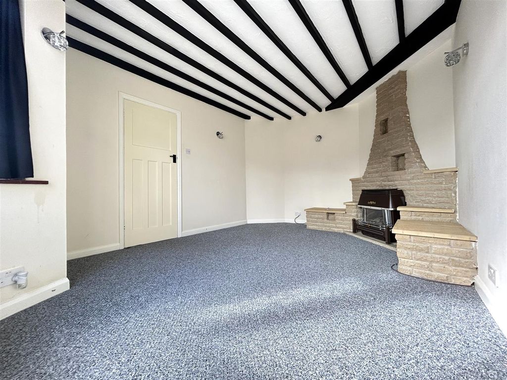 Property photo 2 of 15 Lounge