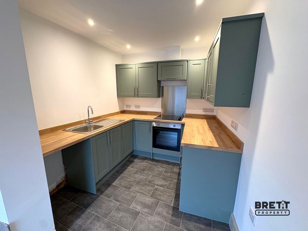 Property photo 3 of 7 Kitchen