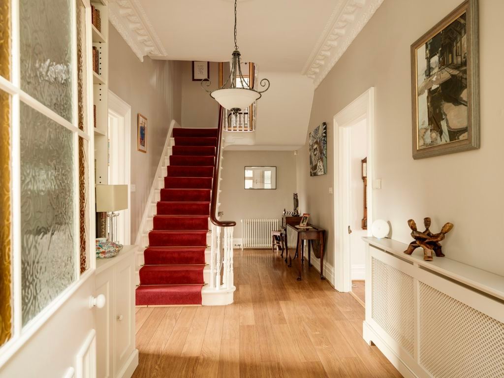 Property photo 3 of 21 Hallway