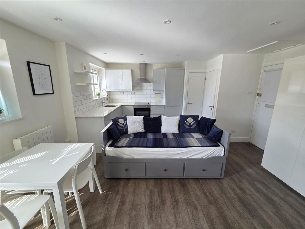 Property photo 3 of 9 2.Jpg