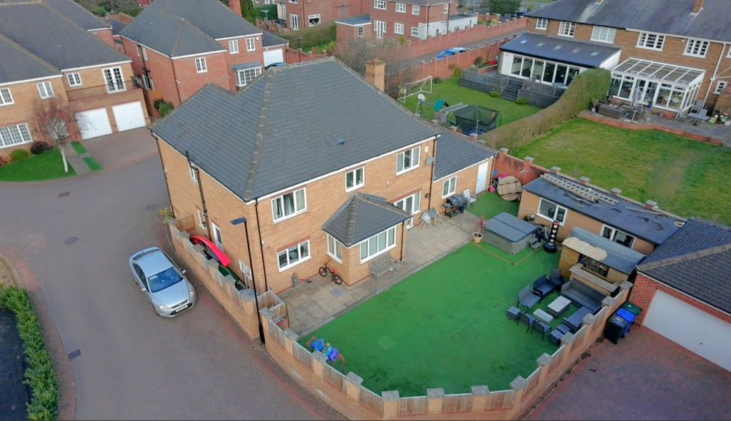 Property photo 1 of 33 Drone Rear