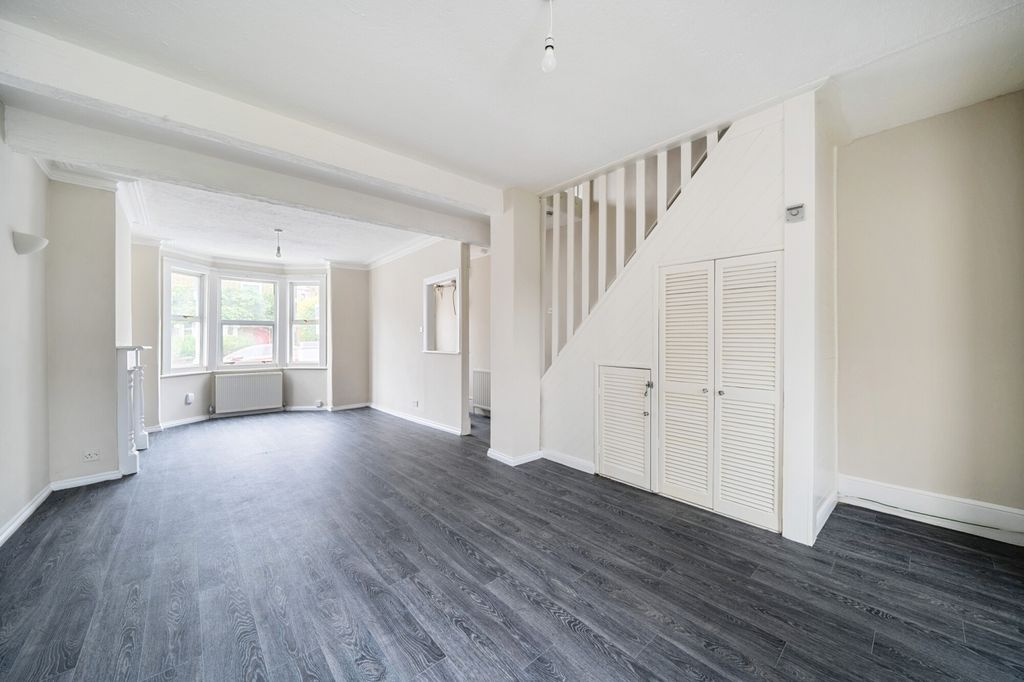 Property photo 2 of 18 Reception