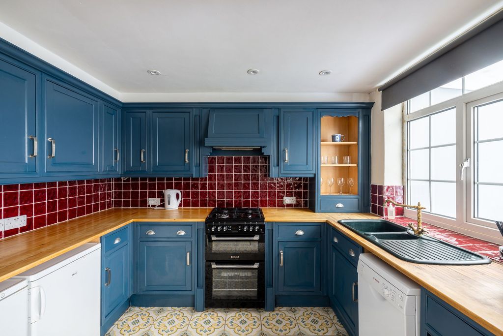 Property photo 2 of 13