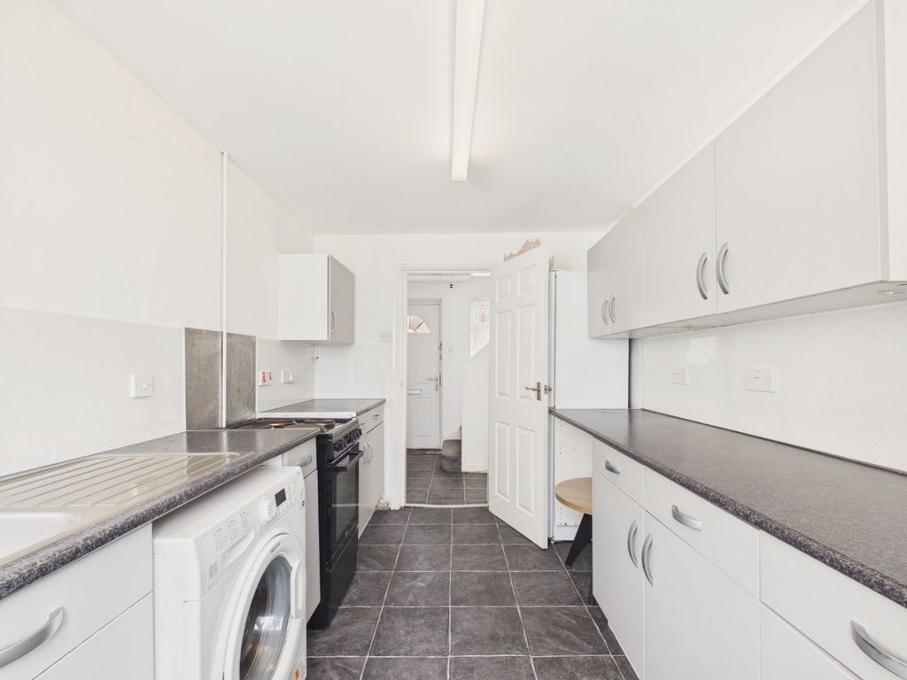 Property photo 2 of 15 5233306