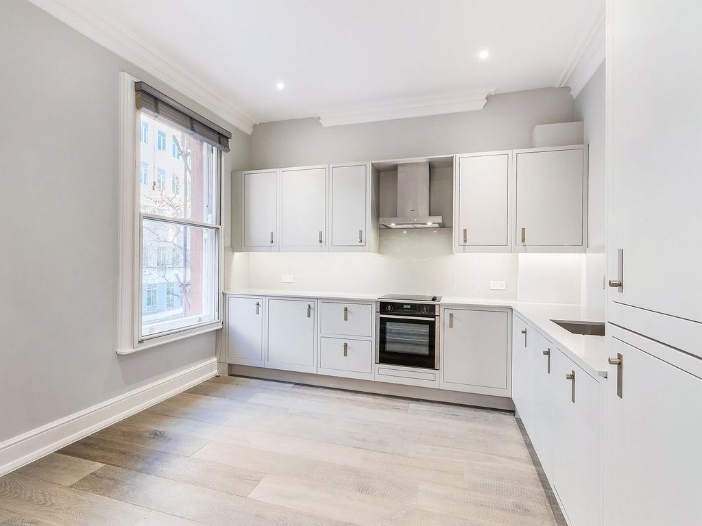 Property photo 3 of 12 Shaftesbury Avenue