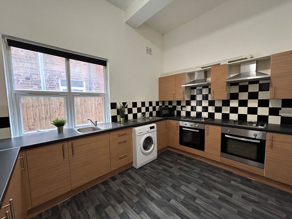 Property photo 2 of 12 Picture No. 21