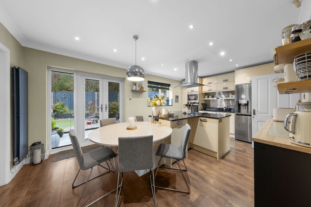 Property photo 2 of 23