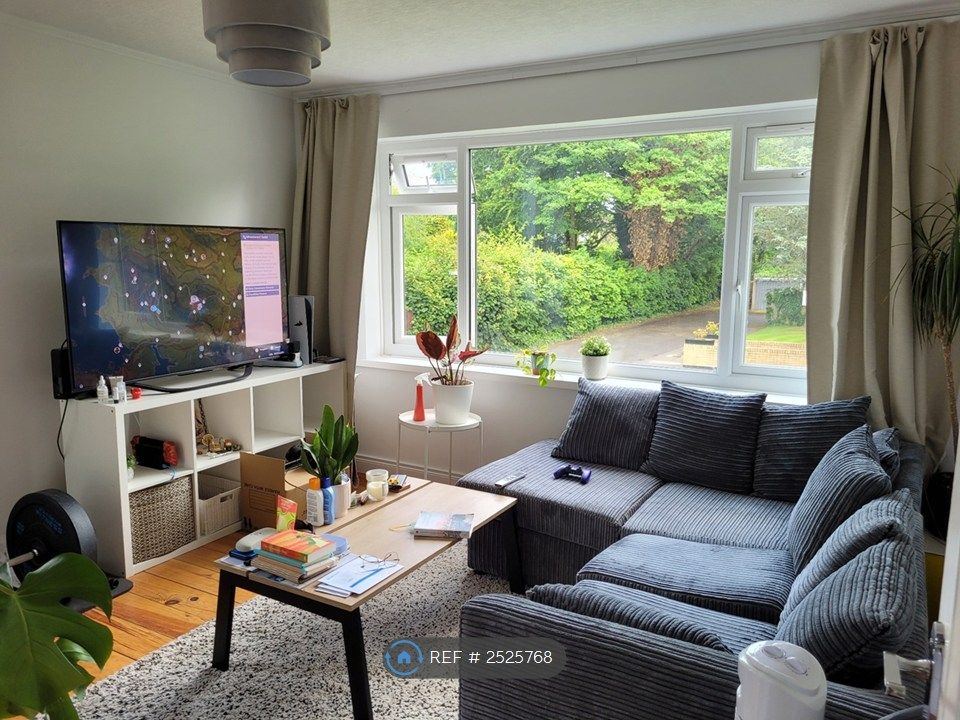 Property photo 1 of 12 Living/Dining Room