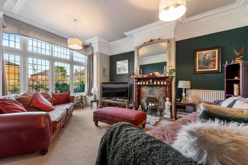 Property photo 2 of 30 86 Seymour Road Hdr-34.Jpg