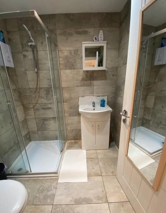 Property photo 2 of 15 4De2565B-66d1-428B-89A2-793F246572c2.Webp