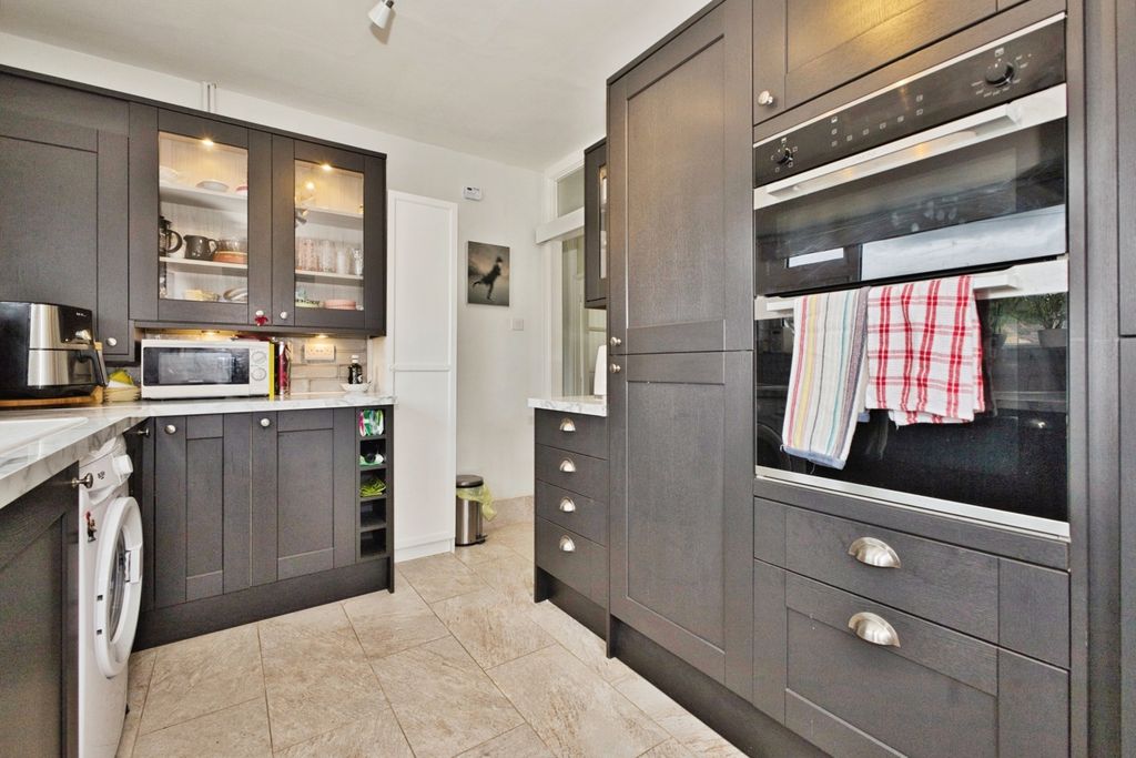Property photo 3 of 8 Pbox-Img.Jpg