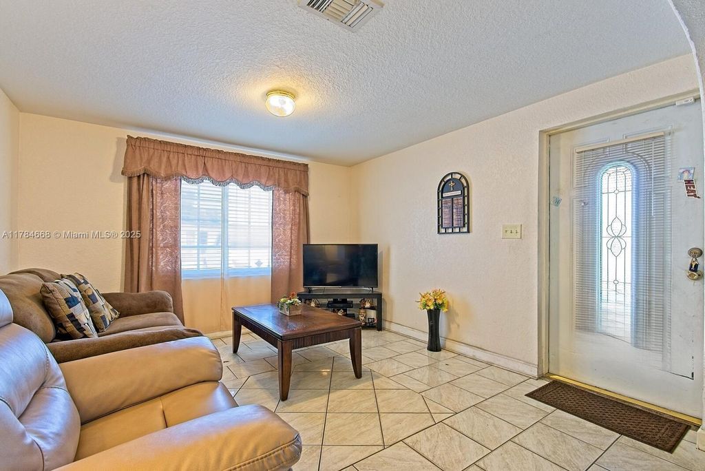 Property photo 2 of 20 <Alttext/>