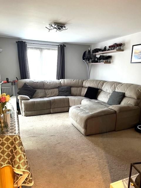 Property photo 3 of 14 Lounge