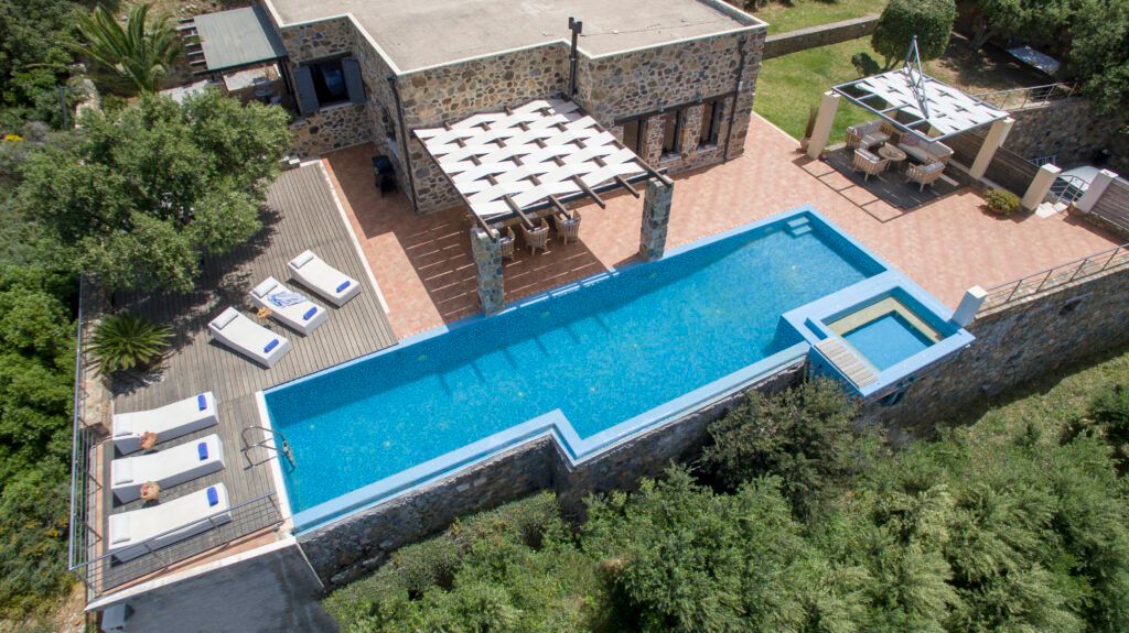 Property photo 2 of 24