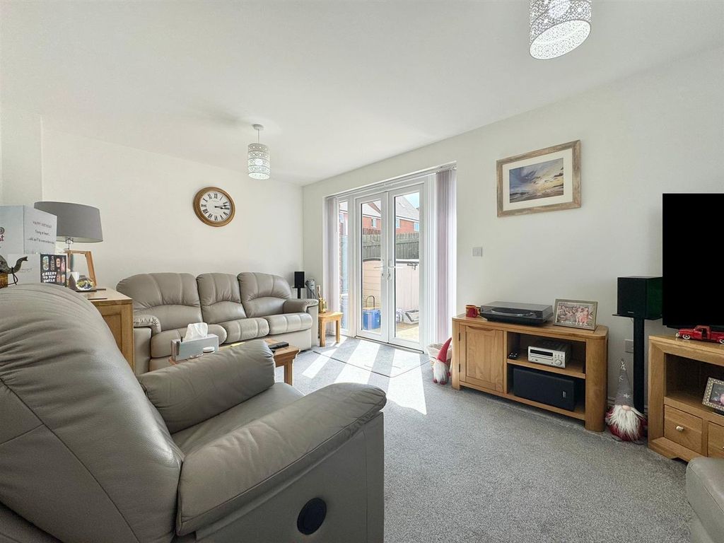 Property photo 3 of 15