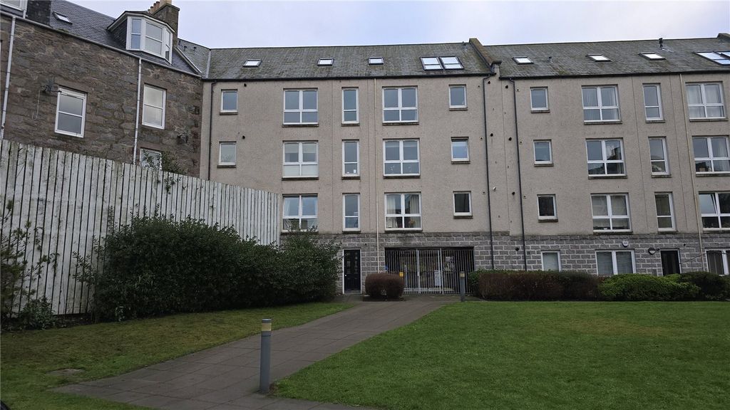 Property photo 2 of 13 Picture No. 04