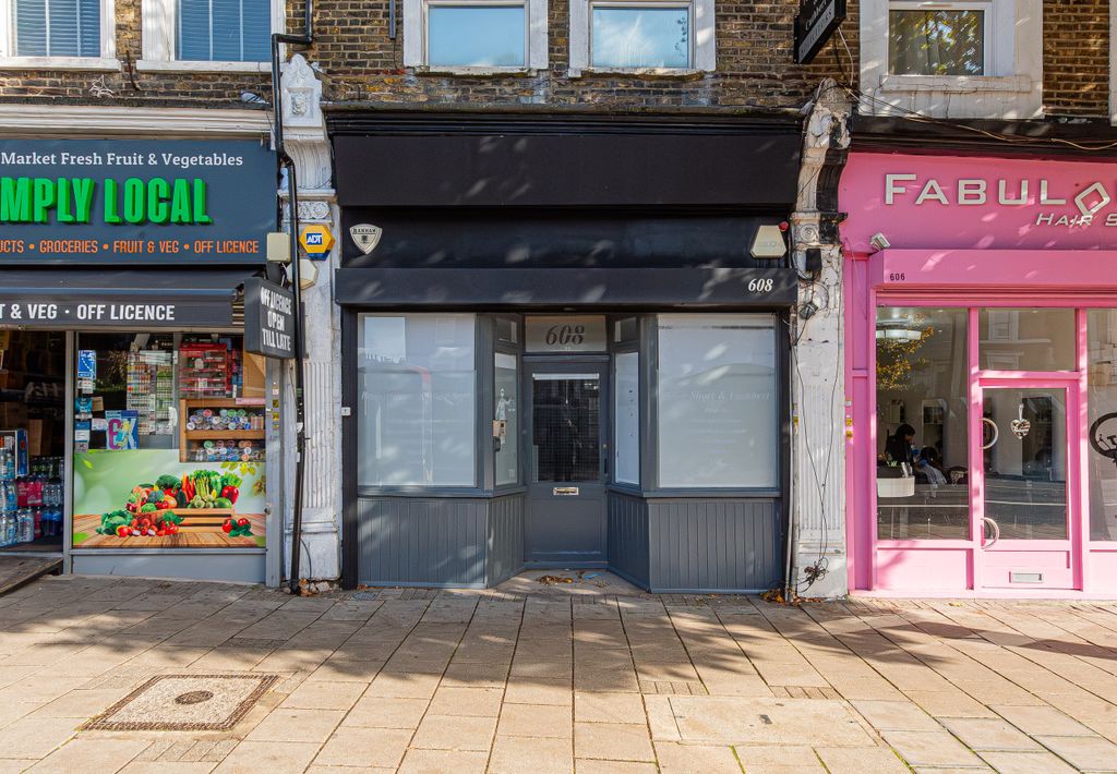 Property photo 2 of 27 608 Holloway Road-027