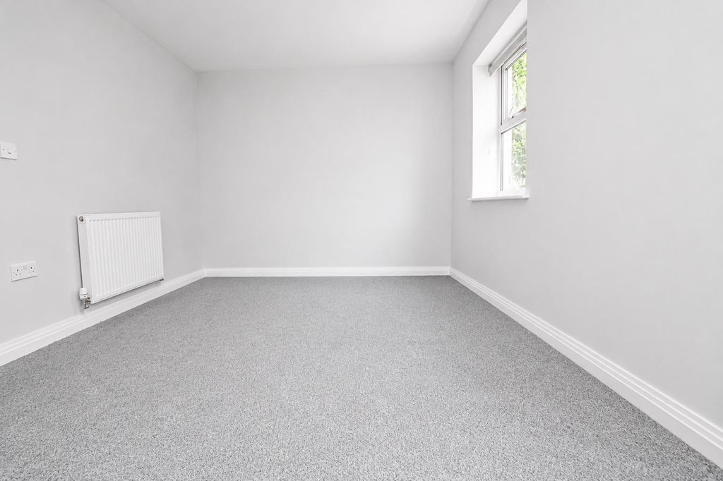 Property photo 3 of 10 Bedroom