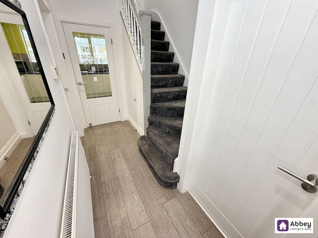 Property photo 2 of 19 Entrance Hall
